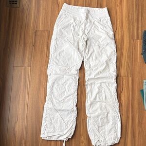 Lululemon women’s White Drawstring Cargo Pants